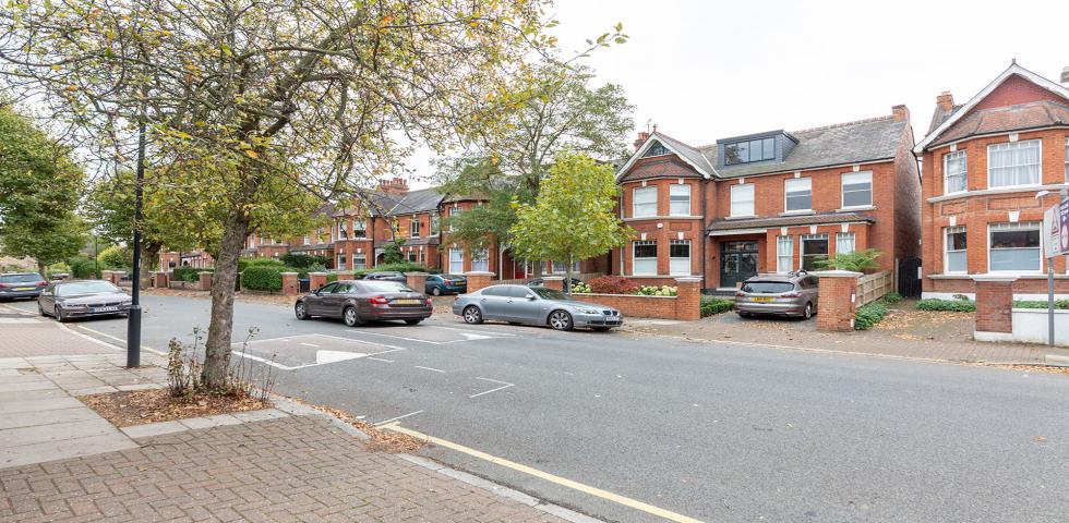 			2 Bedroom, 1 bath, 1 reception Flat			 Walm Lane, KILBURN / WILLESDEN GREEN